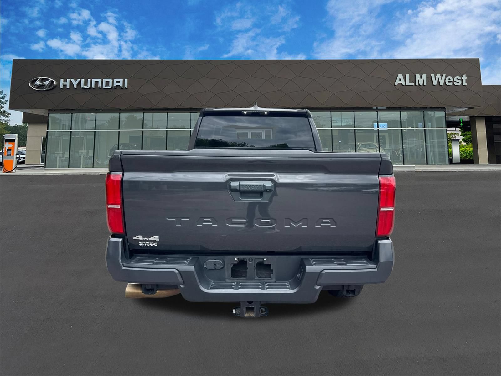 Used 2024 Toyota Tacoma SR5 AWD/4WD image 6