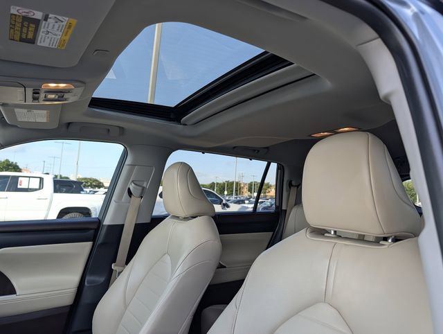Used 2022 Toyota Highlander XLE FWD image 26