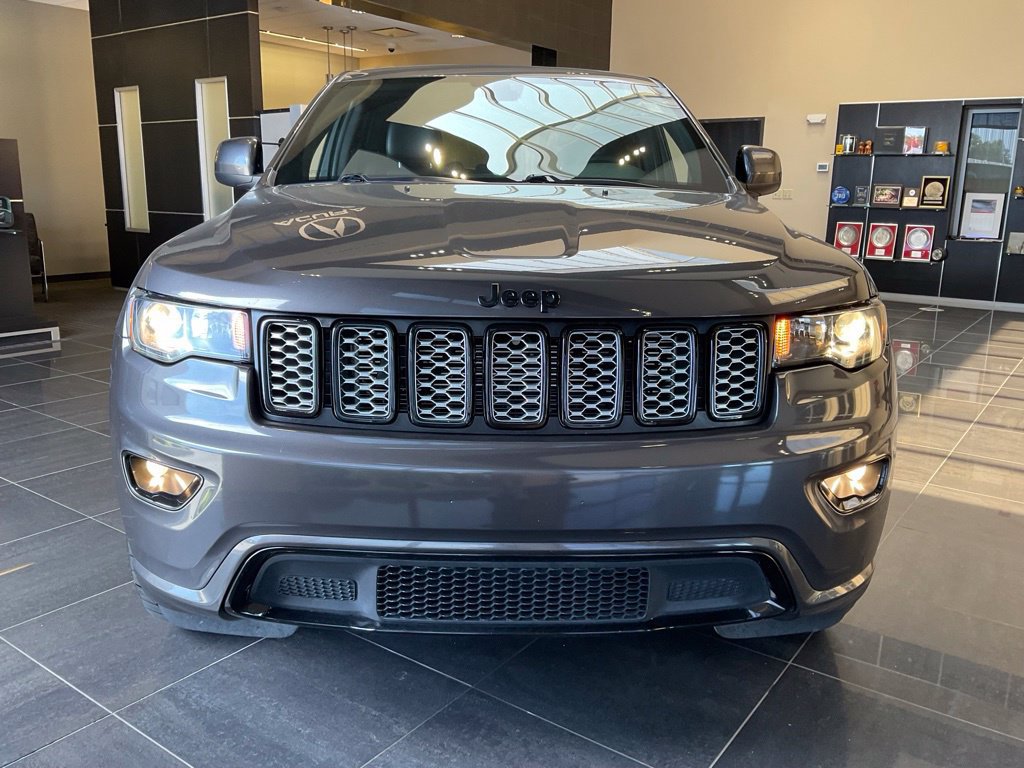 Used 2019 Jeep Grand Cherokee Altitude AWD/4WD image 2