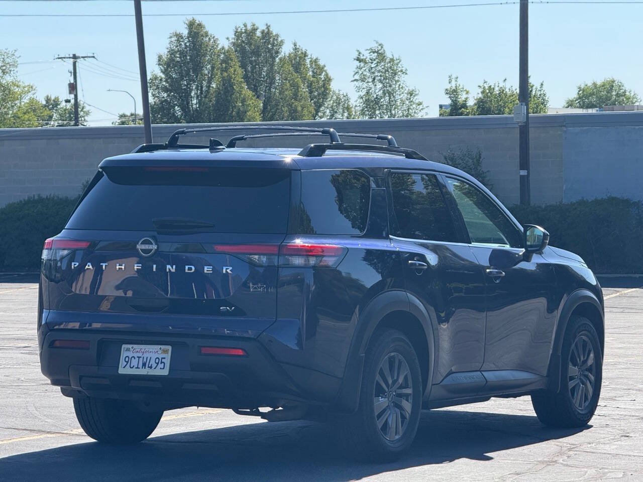 Used 2022 Nissan Pathfinder SV FWD image 5