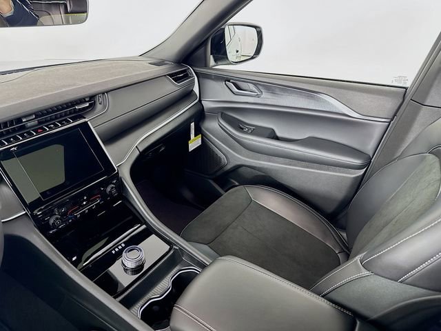 New 2025 Jeep Grand Cherokee Altitude image 25