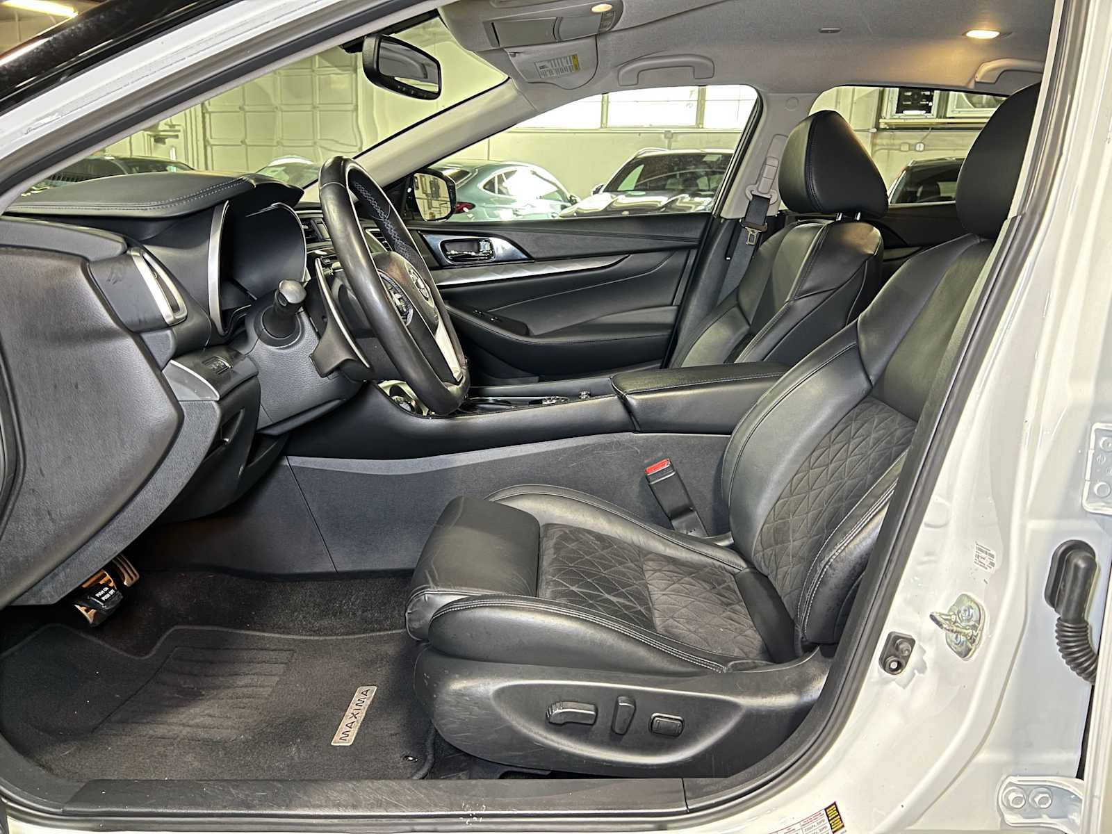 Used 2017 Nissan Maxima SR w/ Midnight Edition image 19