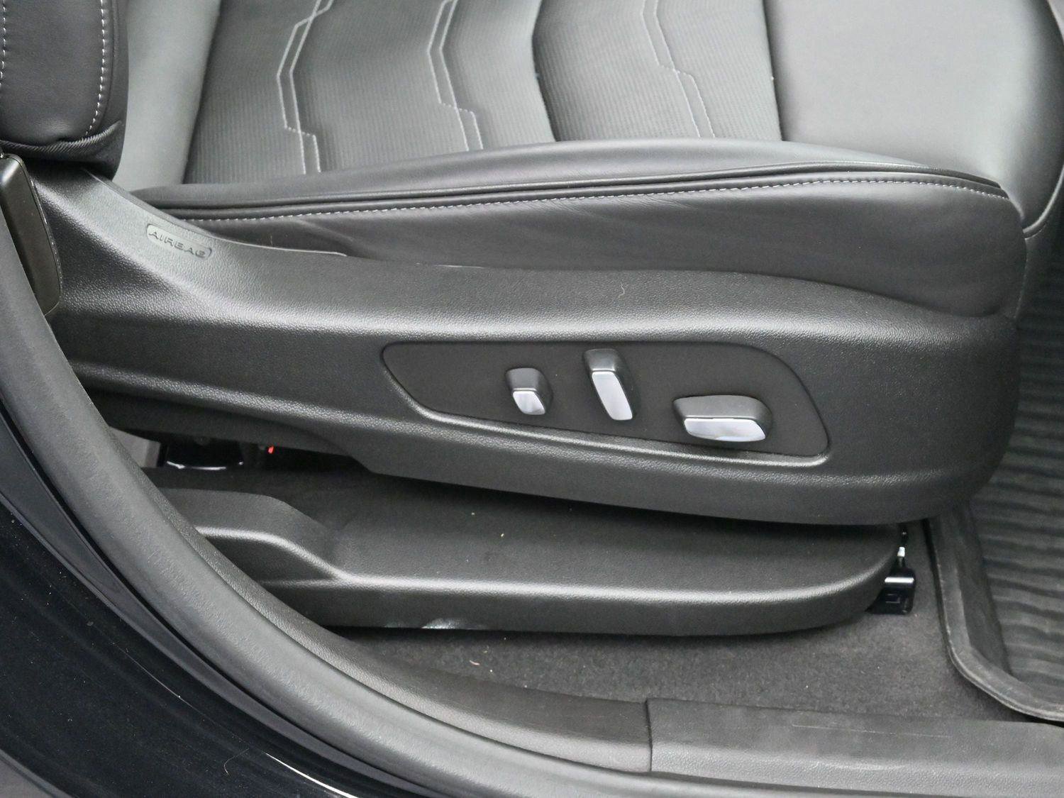 Certified 2024 Cadillac XT6 Sport w/ Platinum Package image 35