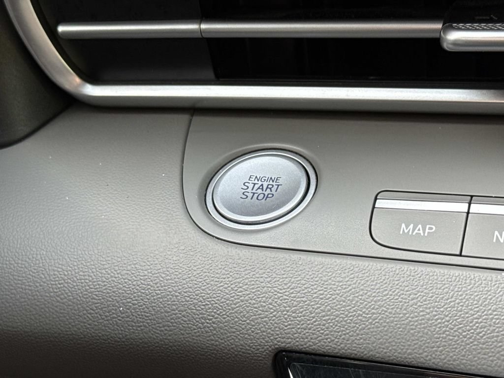 Used 2023 Hyundai Elantra SEL w/ Convenience Package FWD image 15