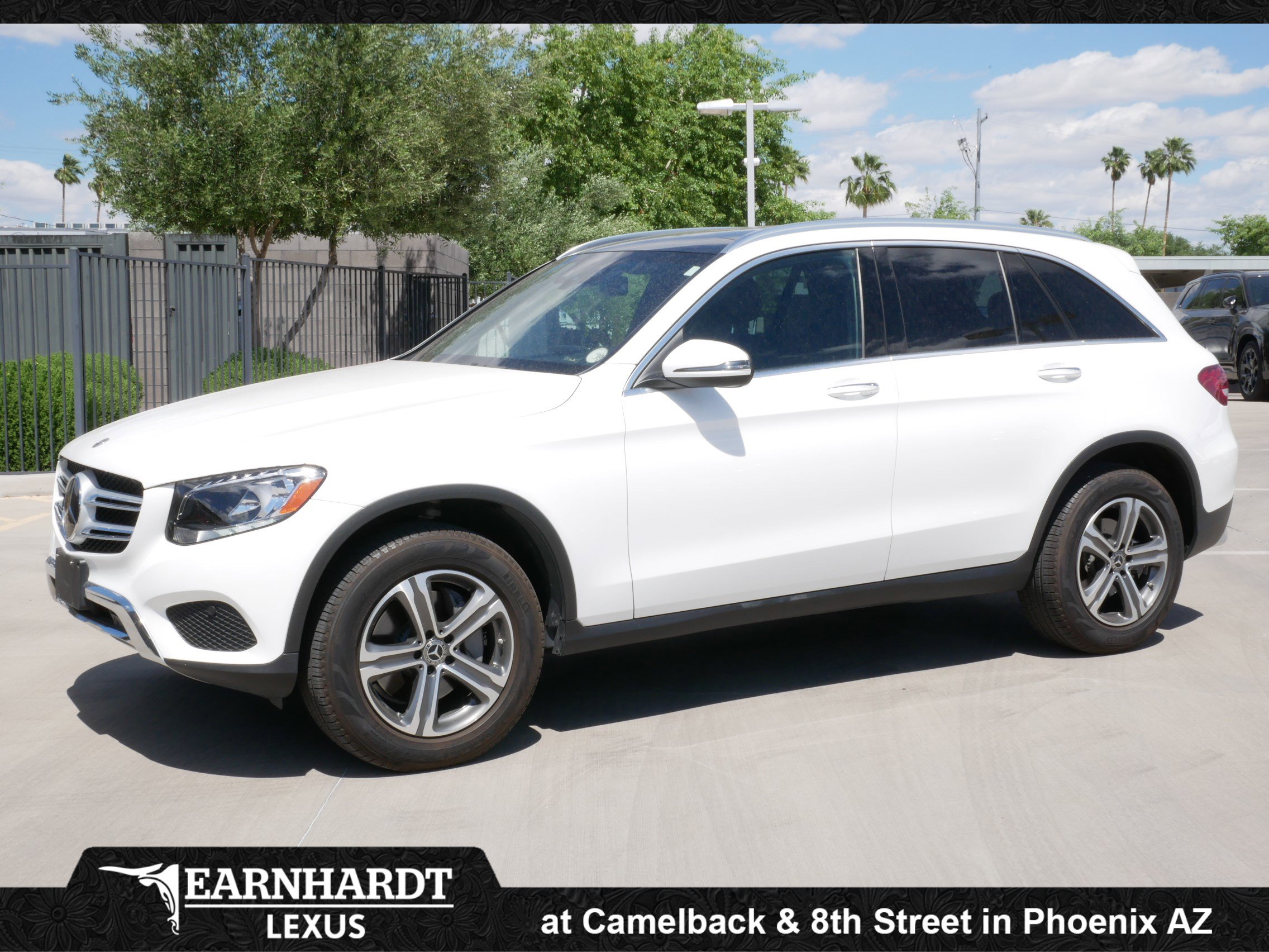 Used 2019 Mercedes-Benz GLC 300 4MATIC image 1