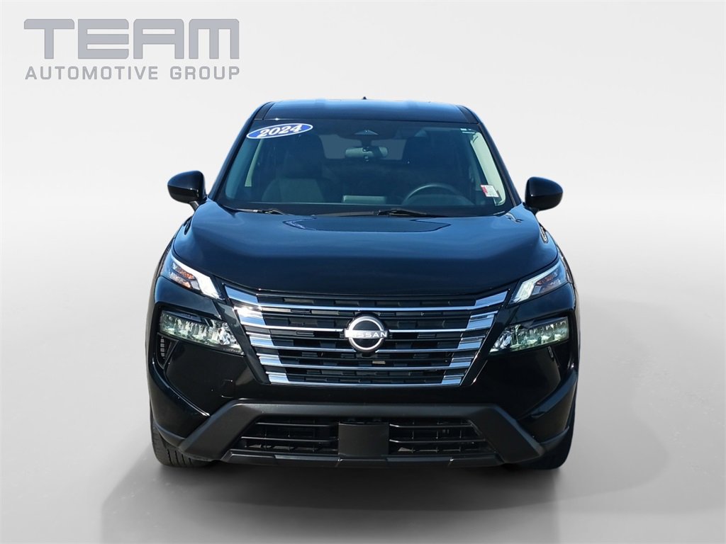 Used 2024 Nissan Rogue SV image 2