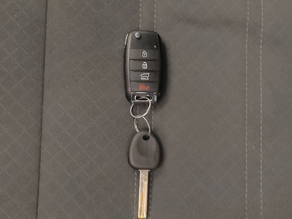 Used 2020 Kia Sorento AWD V6 image 32
