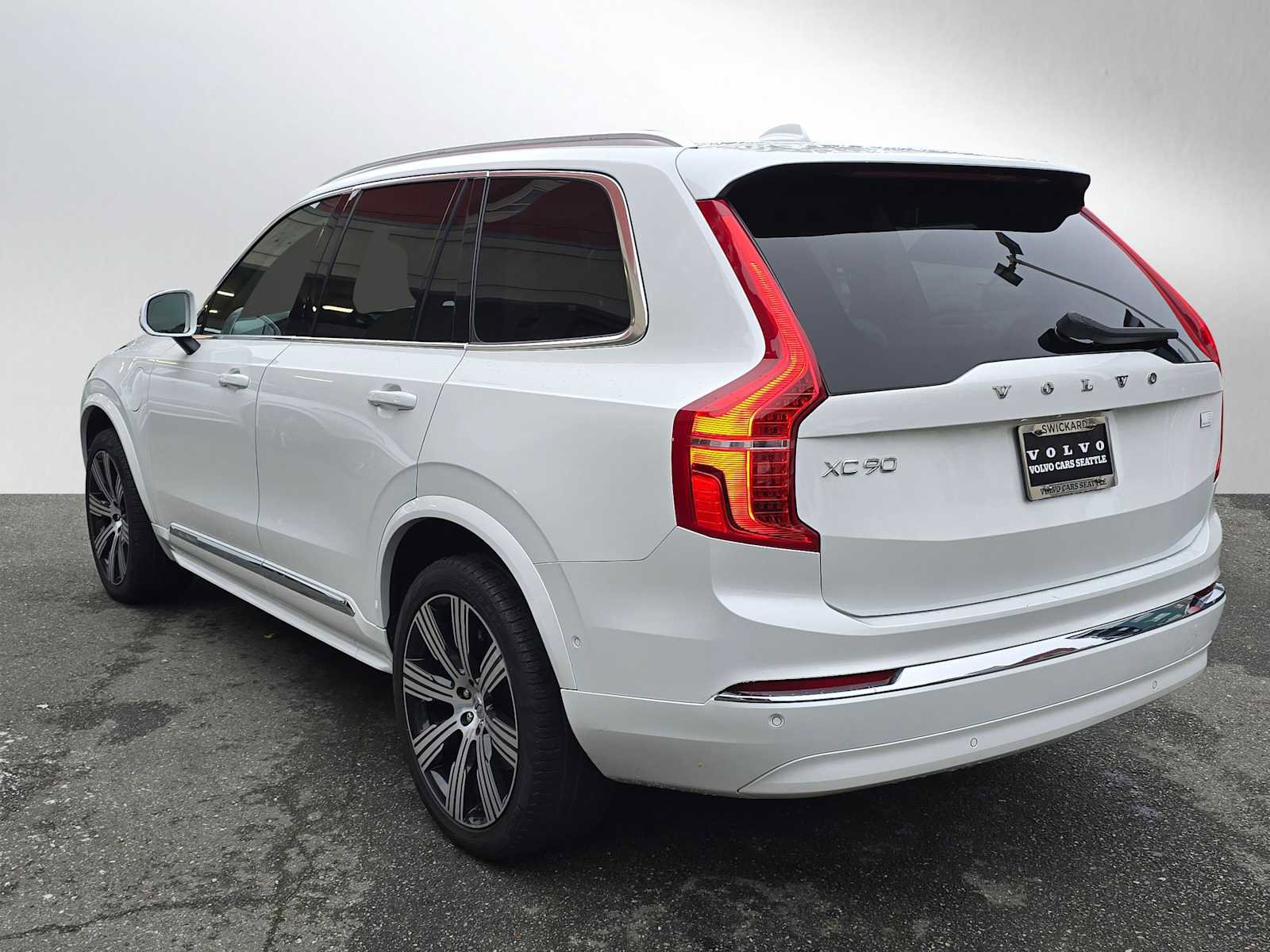 Certified 2024 Volvo XC90 T8 Plus image 5