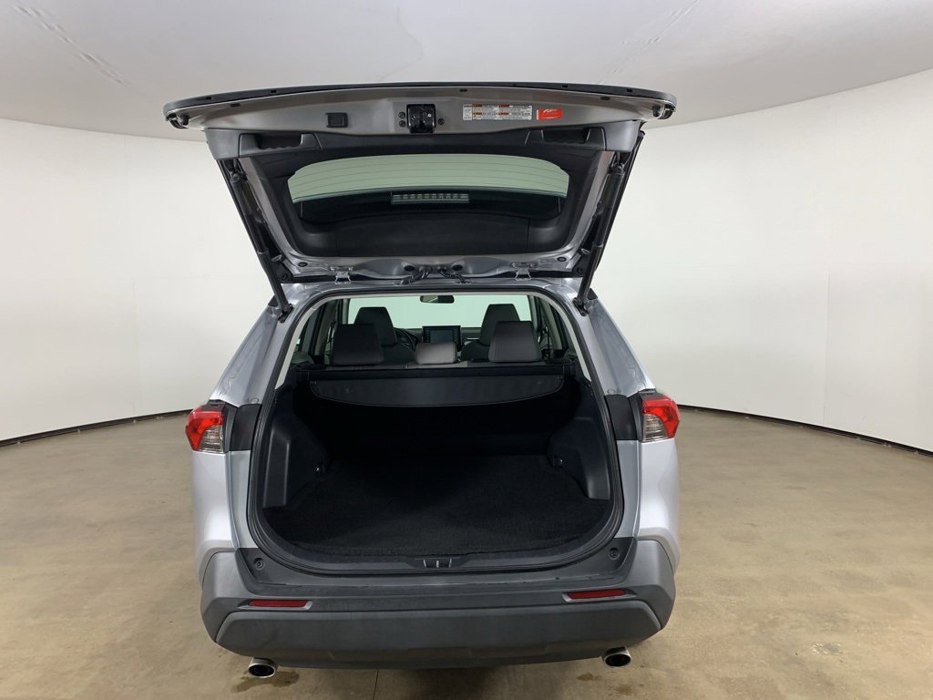 Used 2022 Toyota RAV4 XLE w/ Convenience Package image 12