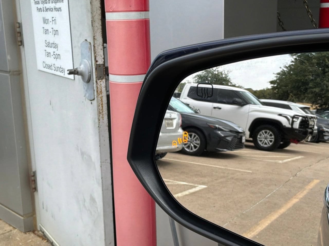 Used 2026 Toyota Sienna XLE FWD image 25