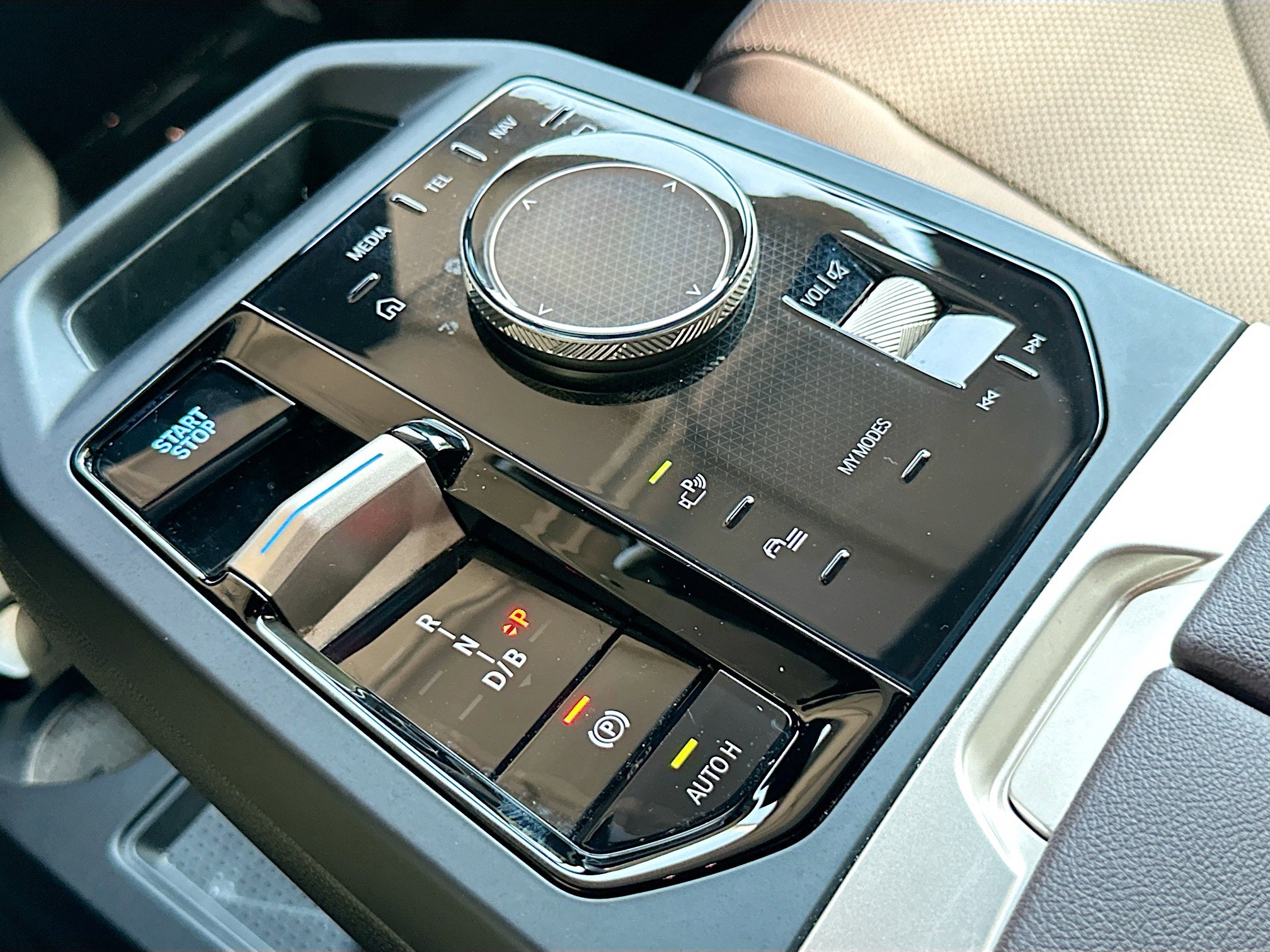 Used 2024 BMW iX xDrive50 w/ Sport Package image 17