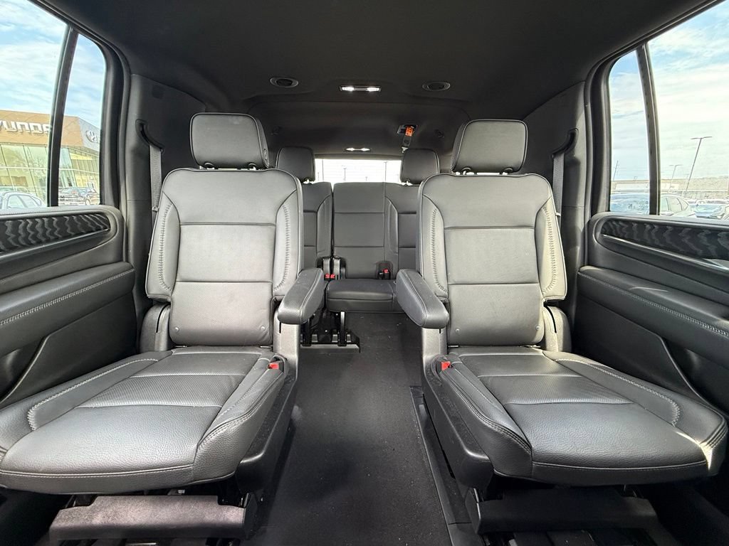 Used 2022 GMC Yukon XL Denali AWD/4WD image 30