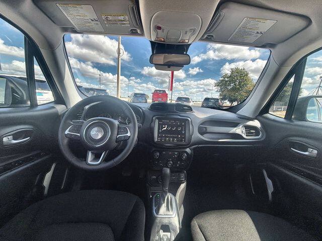 Used 2023 Jeep Renegade Latitude AWD/4WD image 19