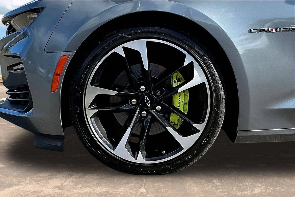 Used 2020 Chevrolet Camaro SS RWD image 31