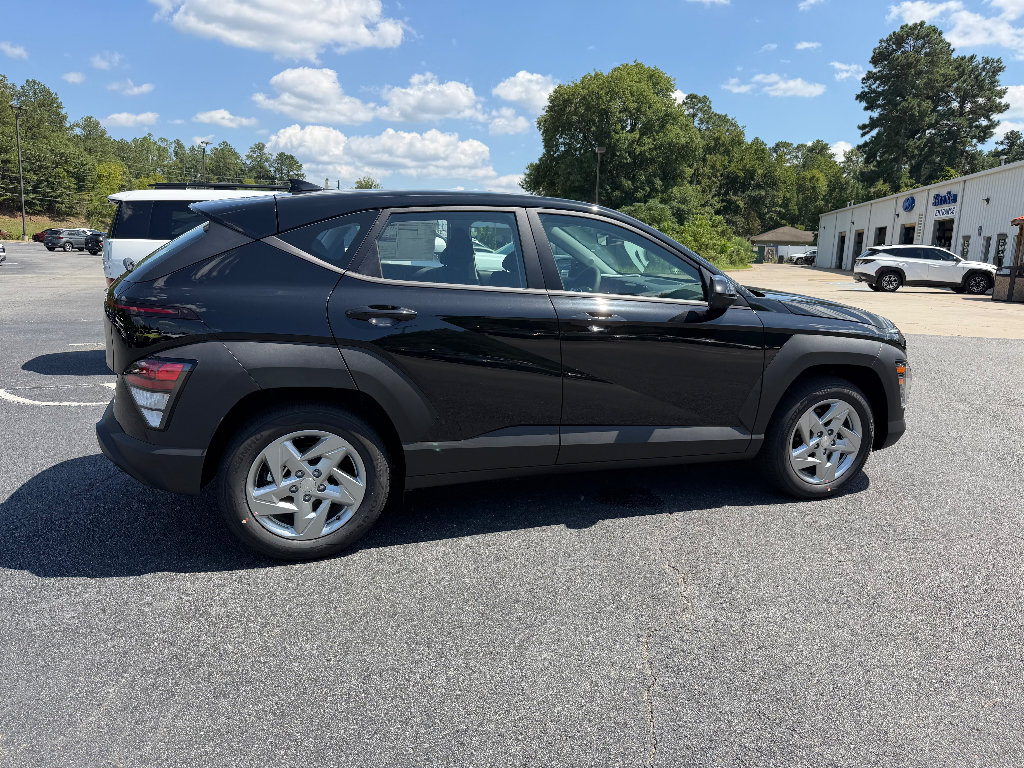 New 2027 Hyundai Kona SE FWD image 6