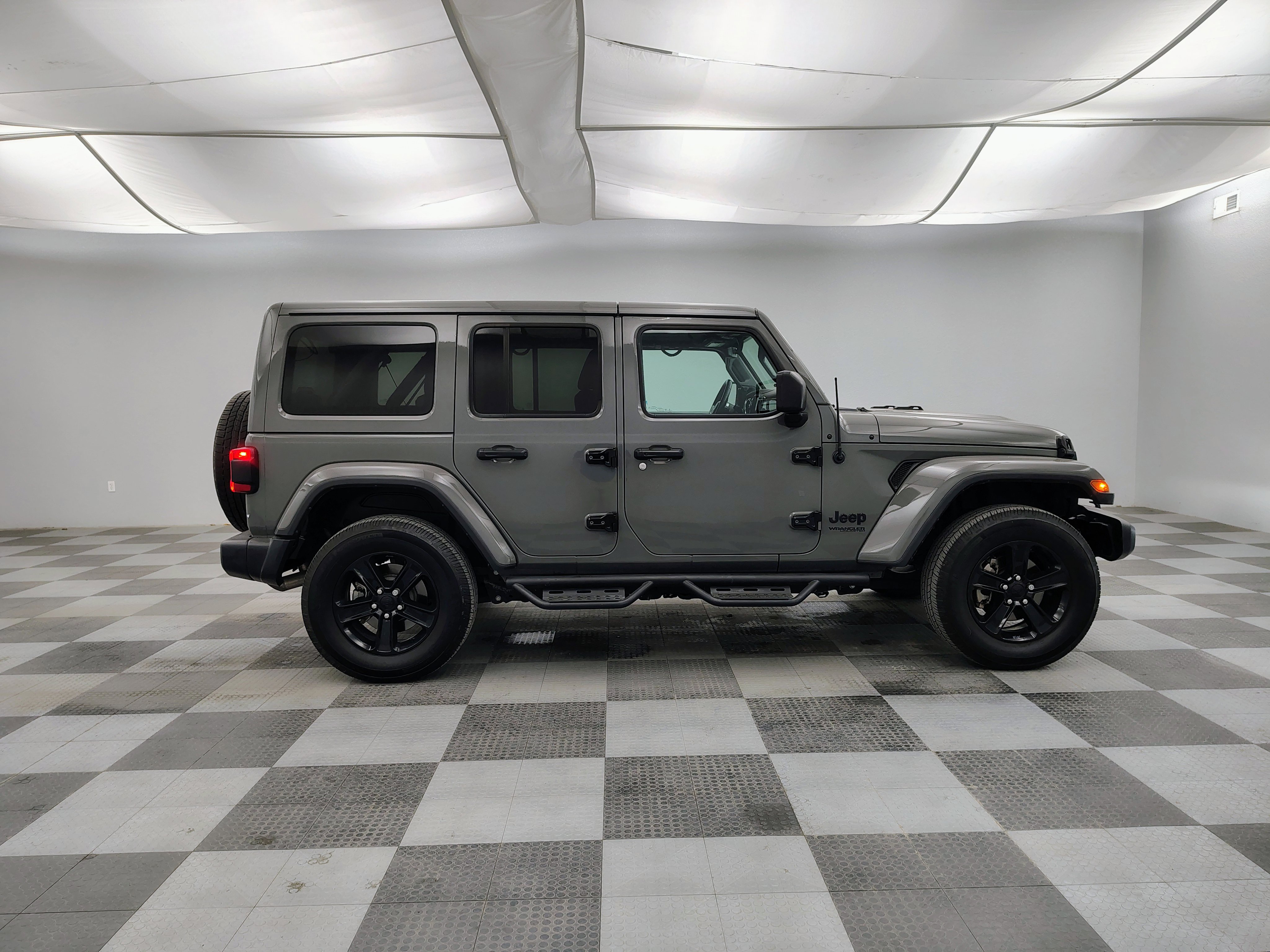 Used 2020 Jeep Wrangler Unlimited Sahara AWD/4WD image 11