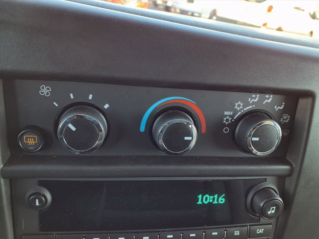 Used 2025 Chevrolet Express 3500 LT w/ LT Preferred Equipment Group RWD image 4