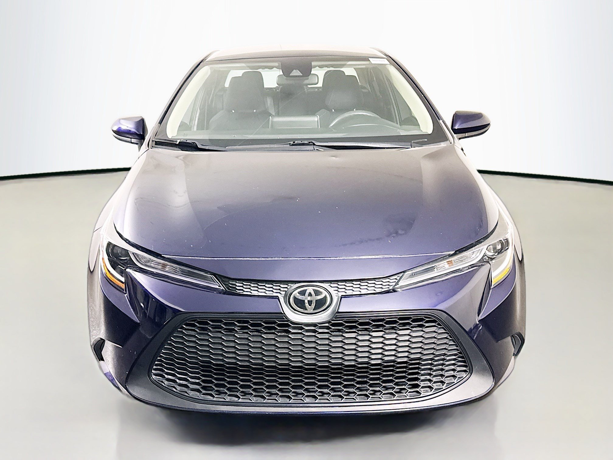 Used 2020 Toyota Corolla LE FWD image 2
