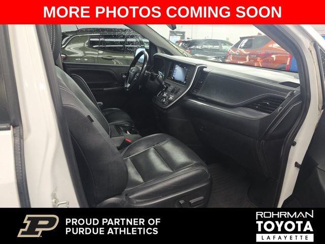 Used 2020 Toyota Sienna SE Premium w/ Nightshade Edition FWD image 8