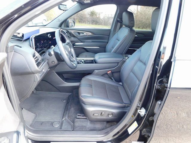 Used 2025 Chevrolet Traverse High Country w/ LPO, Floor Liner Package image 12