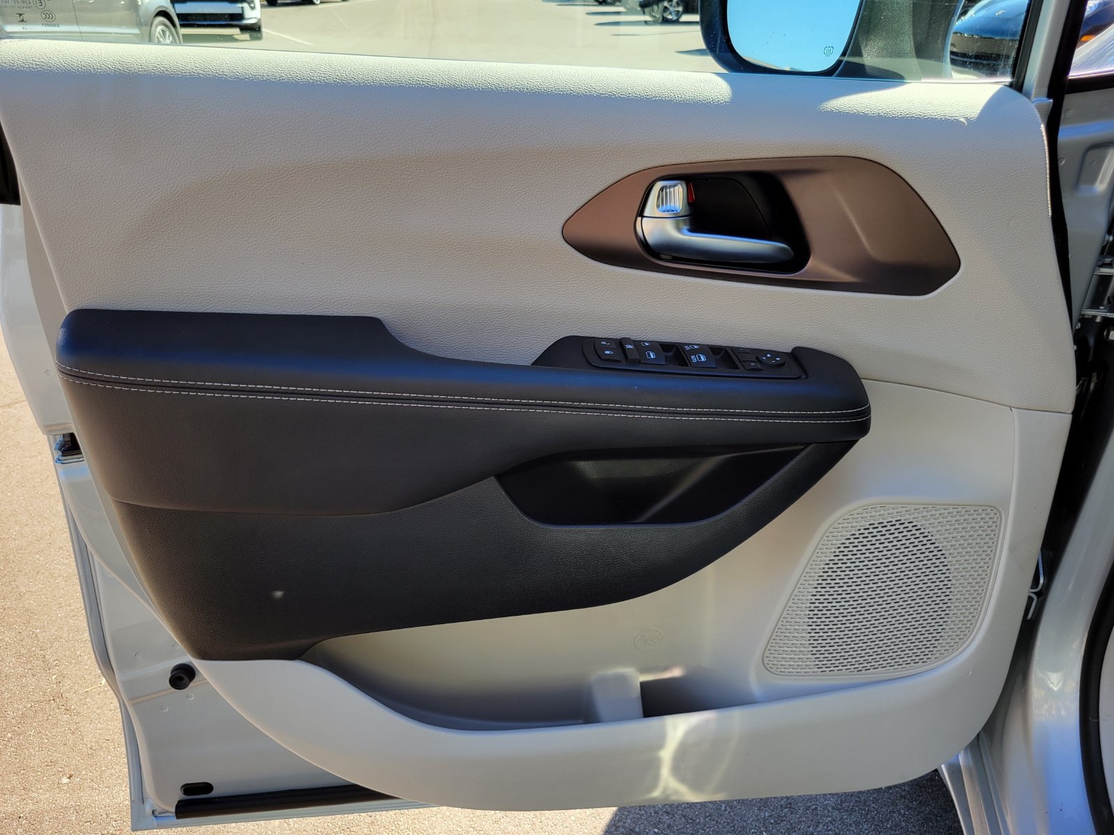 Used 2024 Chrysler Voyager LX FWD image 7