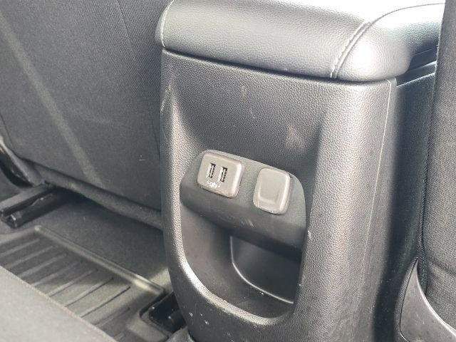 Used 2022 Chevrolet Colorado LT RWD image 17