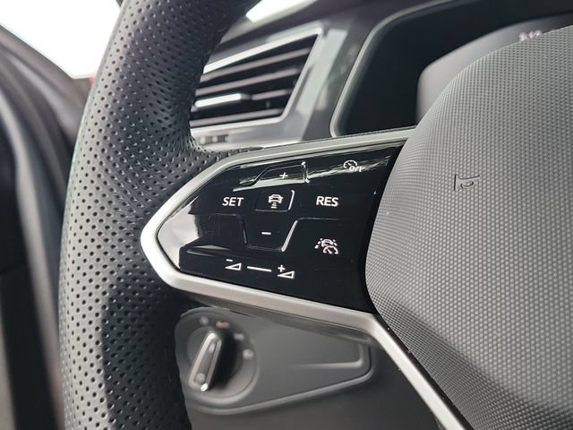 Used 2024 Volkswagen Tiguan SE R-Line AWD/4WD image 30