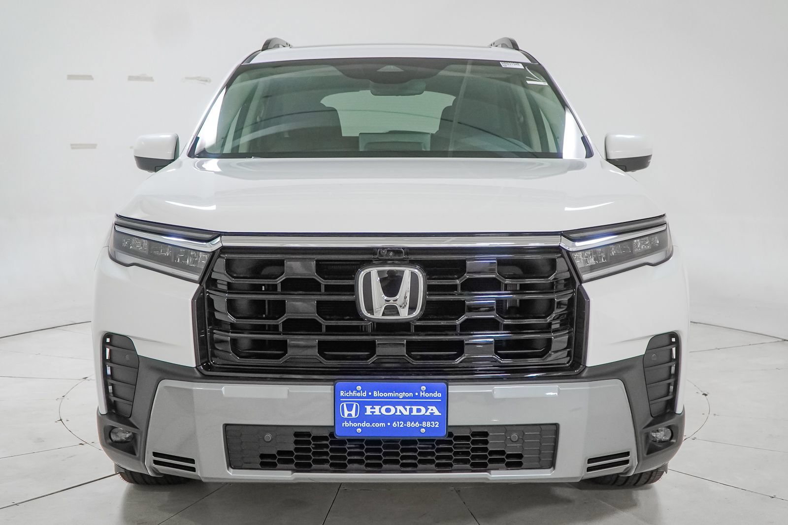 New 2026 Honda Pilot Touring image 2