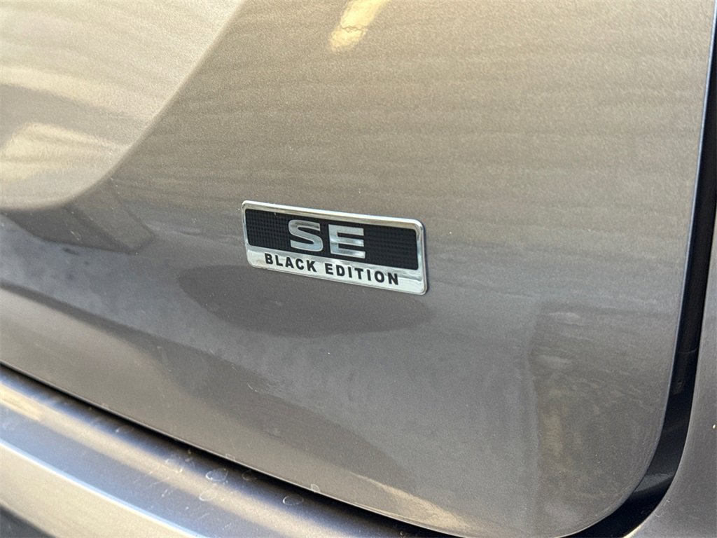 Used 2023 Mitsubishi Outlander SE Black Edition image 9