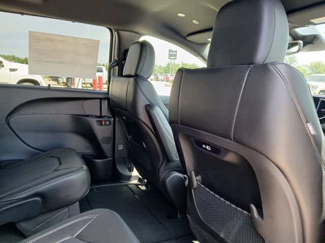 New 2027 Chrysler Pacifica Select FWD image 18
