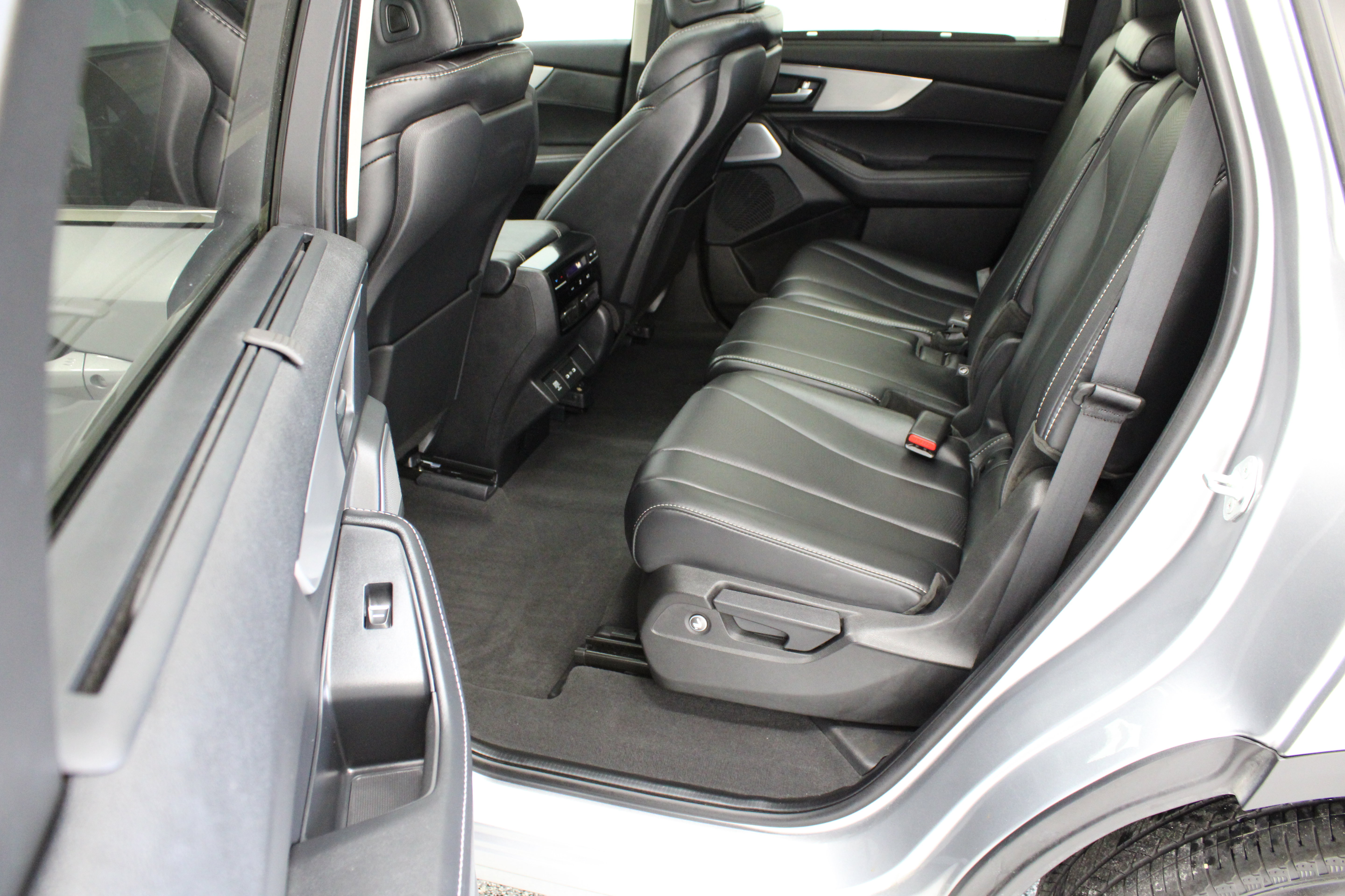 Used 2025 Acura MDX w/ Technology Package AWD/4WD image 31