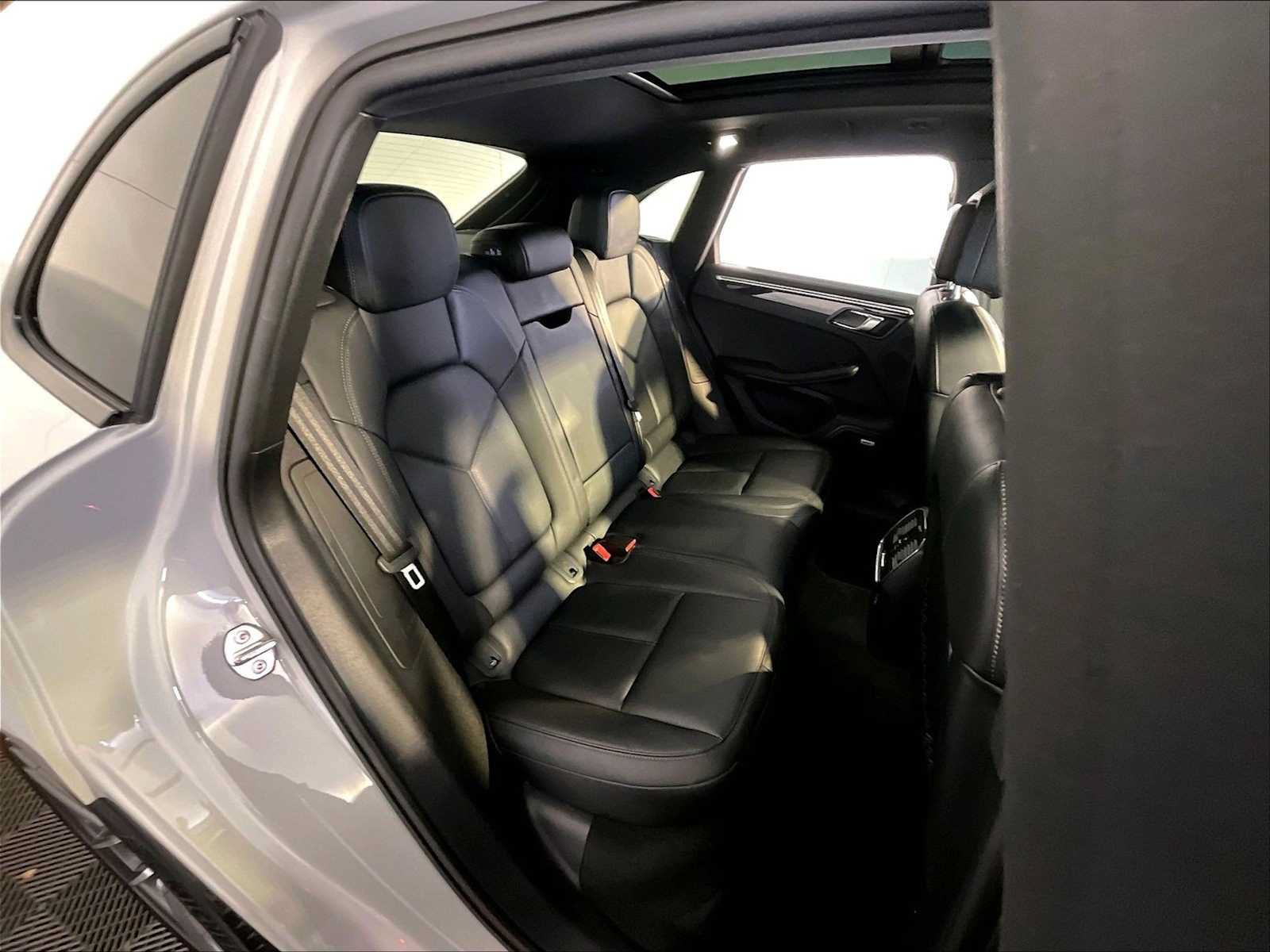 Certified 2023 Porsche Macan S AWD/4WD image 23