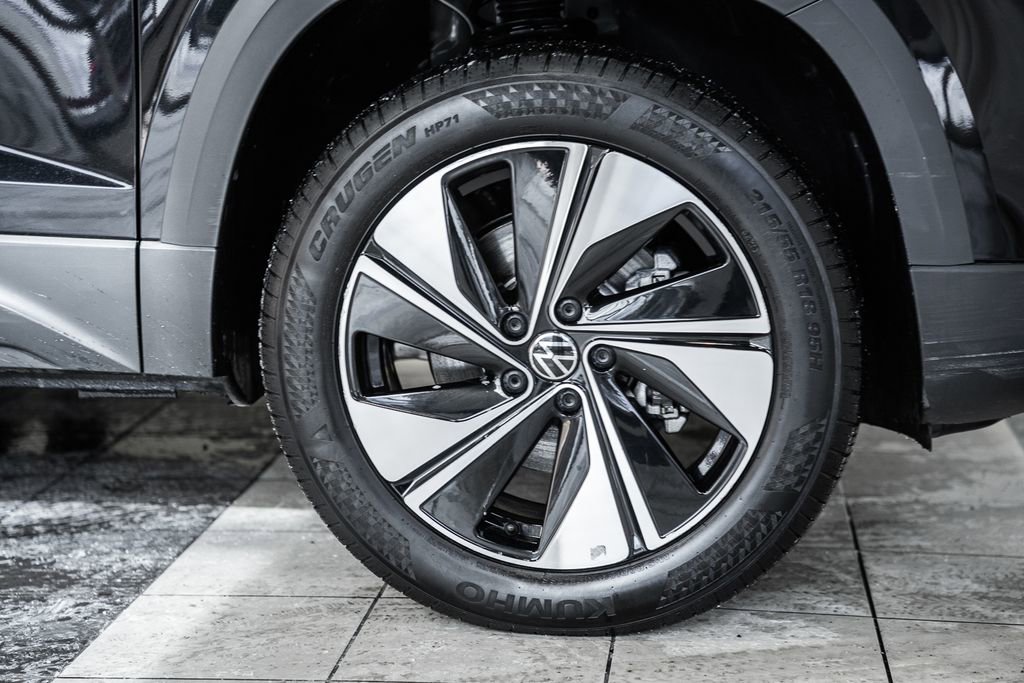 Used 2025 Volkswagen Taos SE w/ Panoramic Sunroof Package image 21