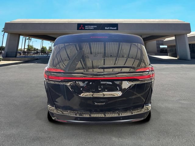 Used 2025 Chrysler Pacifica Limited FWD image 8