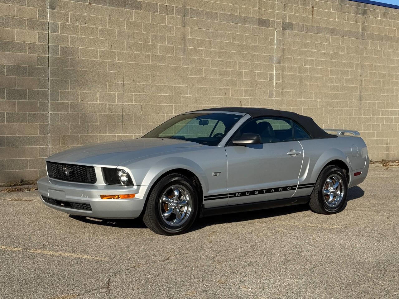Used 2005 Ford Mustang Convertible image 6