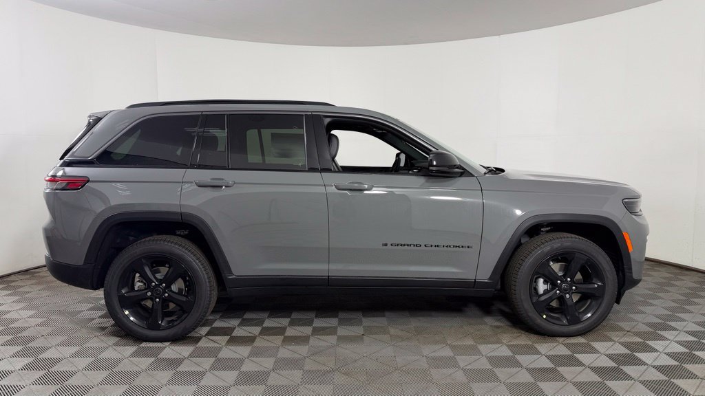 New 2027 Jeep Grand Cherokee Limited AWD/4WD image 8