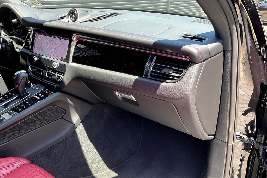 Certified 2025 Porsche Macan image 19