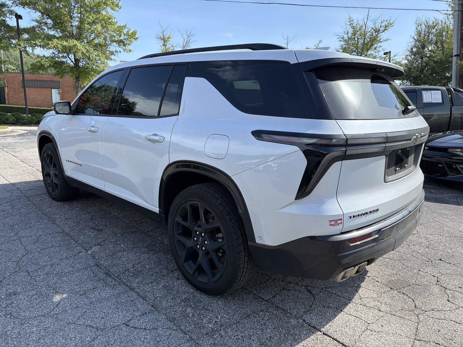 Used 2026 Chevrolet Traverse RS w/ LPO, Floor Liner Package FWD image 3