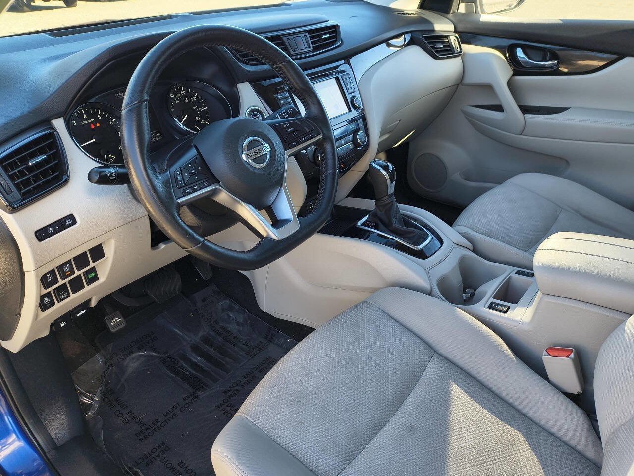 Used 2018 Nissan Rogue Sport SV w/ SV Technology Package image 9