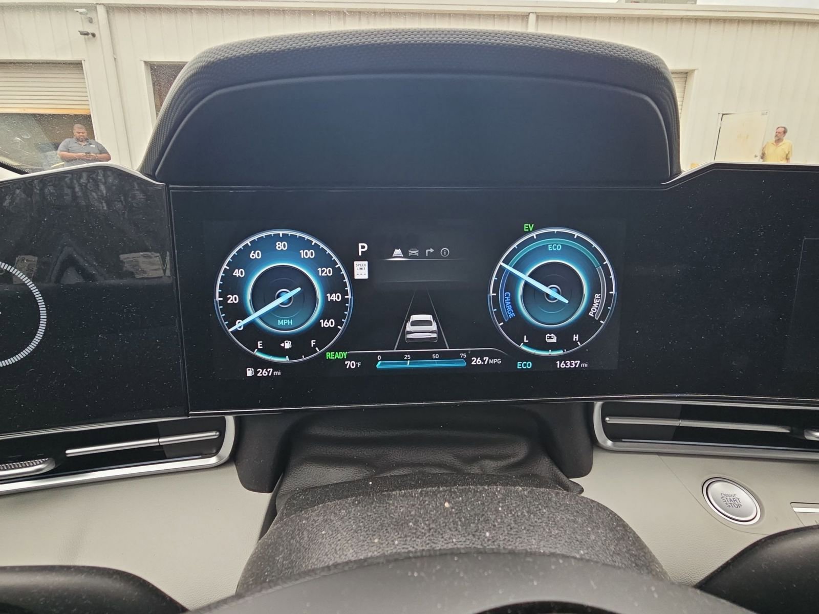 Used 2025 Hyundai Elantra Limited image 9