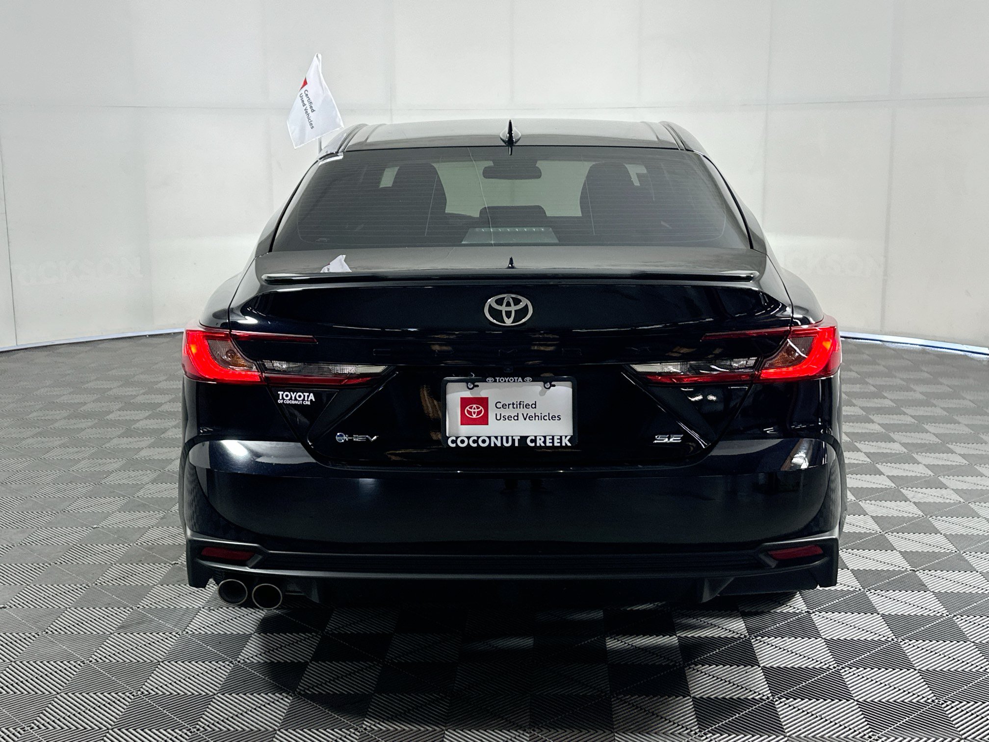 Used 2026 Toyota Camry SE FWD image 4