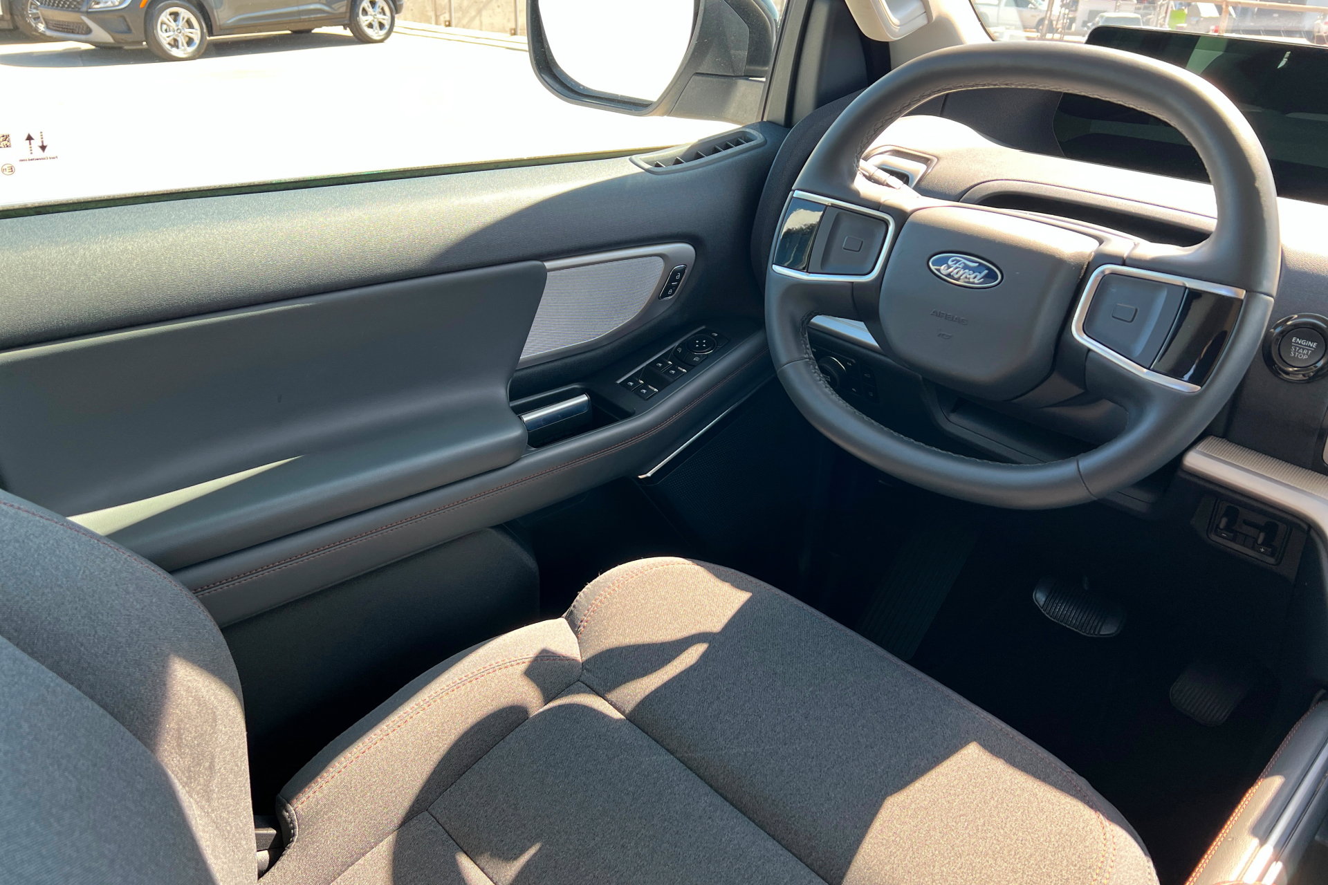 Used 2025 Ford Expedition Active AWD/4WD image 12