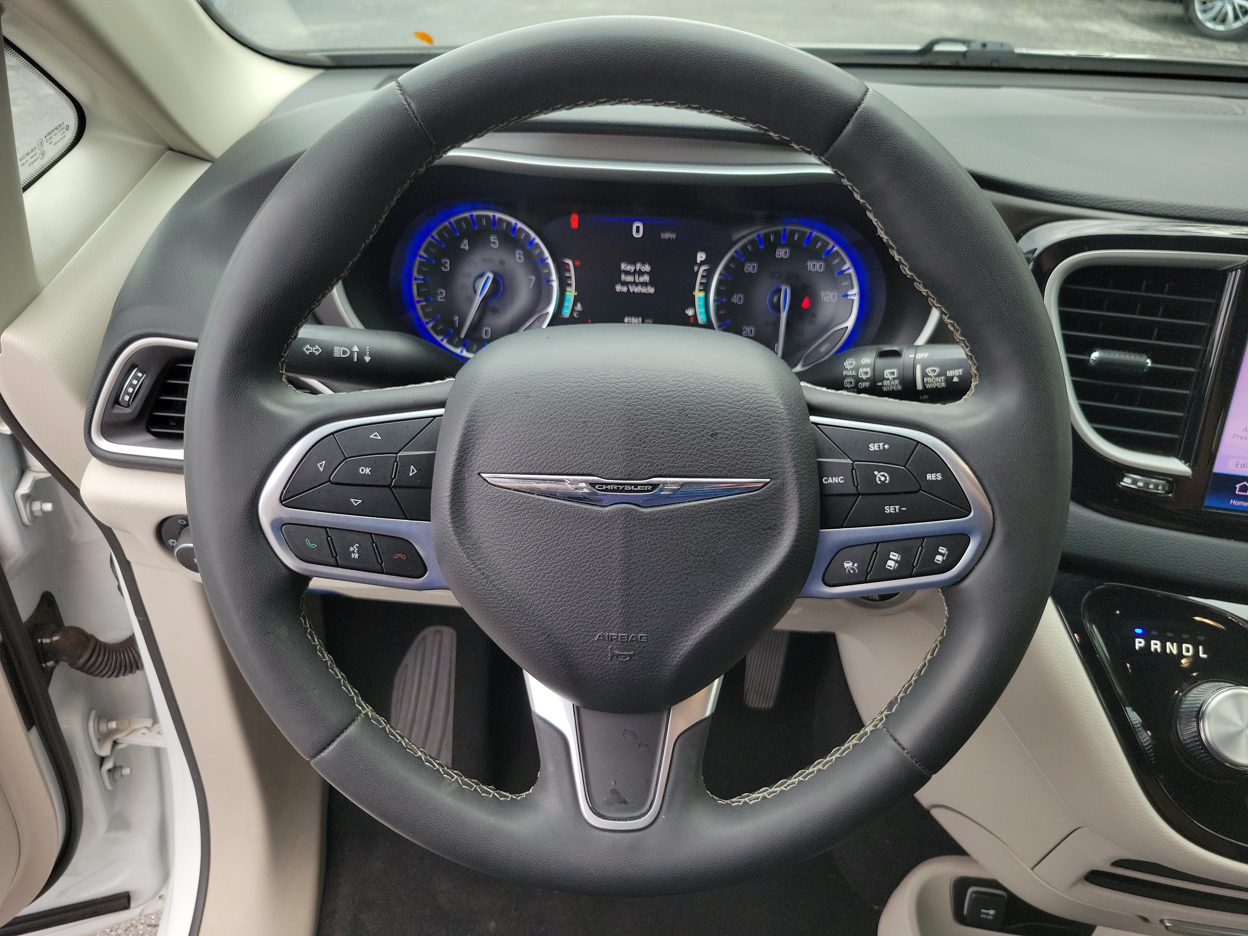 Used 2023 Chrysler Pacifica Touring-L FWD image 29