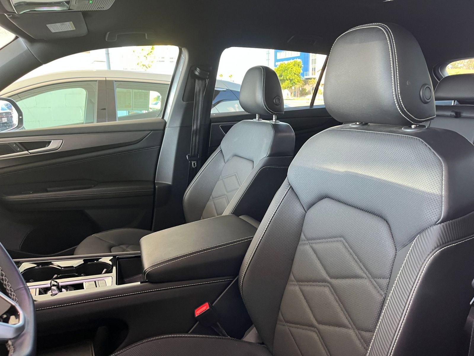 Used 2025 Volkswagen Atlas Cross Sport SE image 27