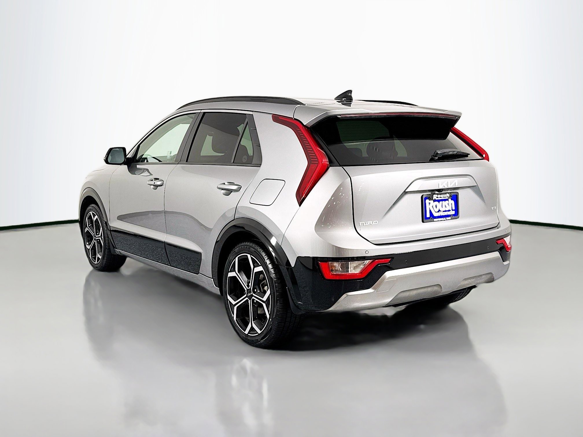 Used 2023 Kia Niro EX Touring image 7