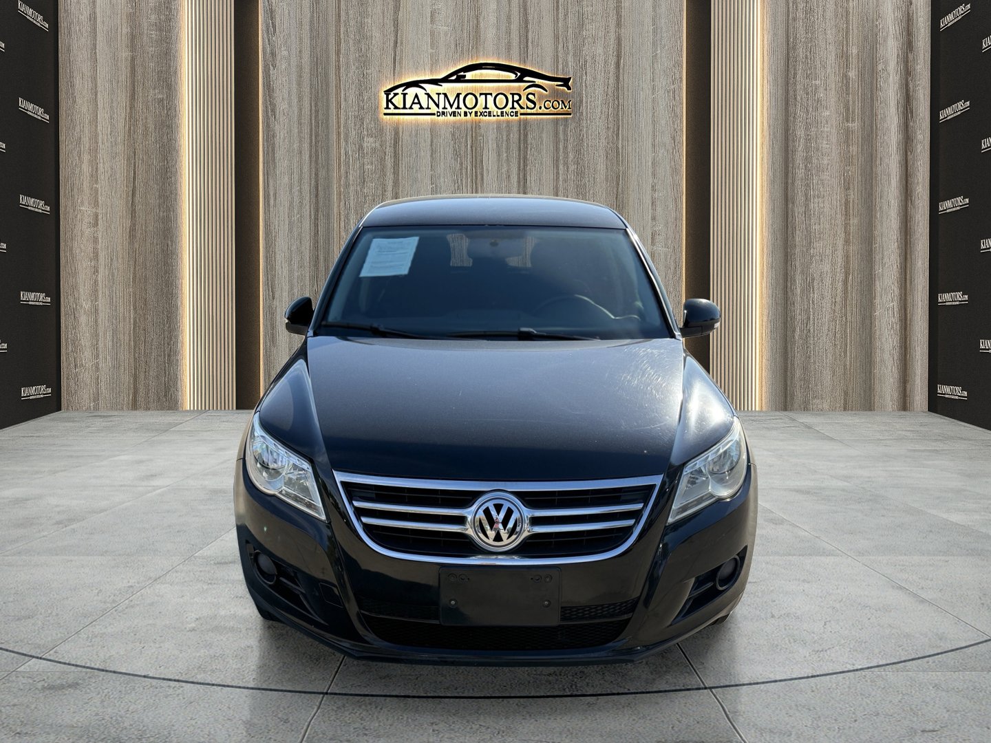 Used 2011 Volkswagen Tiguan S image 2