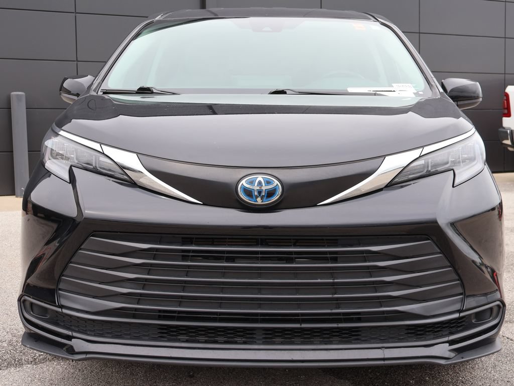 Used 2024 Toyota Sienna LE FWD image 7