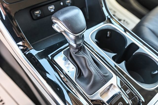 Used 2023 Kia Carnival EX image 24