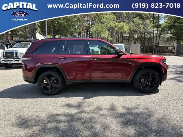 Used 2024 Jeep Grand Cherokee Altitude image 9