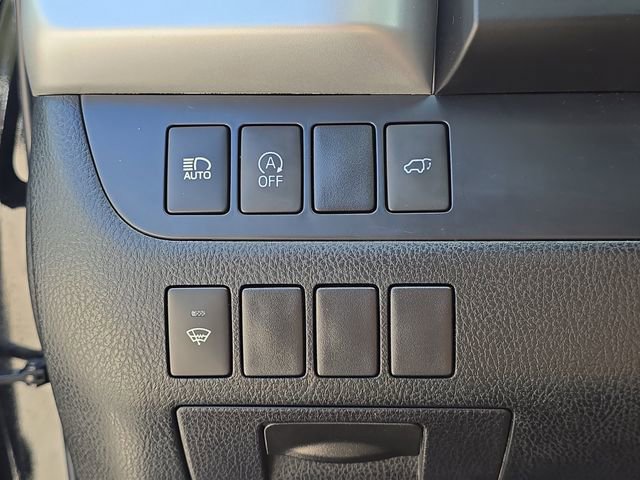 Used 2017 Toyota Highlander Plus AWD/4WD image 29